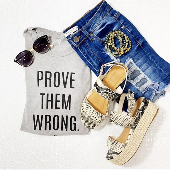 ✨LAST TWO✨Gray prove them wrong tee - Picture 2 of 4